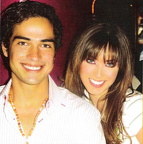 anahi-poncho-bastidores-rebelde-2004-001