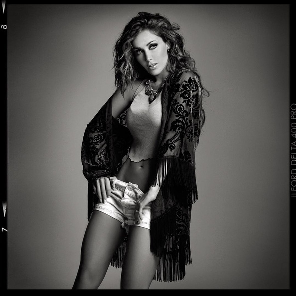 caras-mexico-shoot-anahi-2015-002.jpg