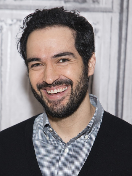 alfonso-herrera-aol-hq-2016-018.jpg