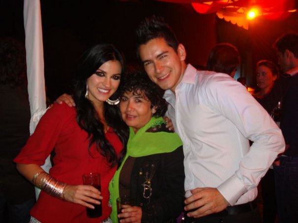 maite-perroni-aniversario-2009-018.jpg